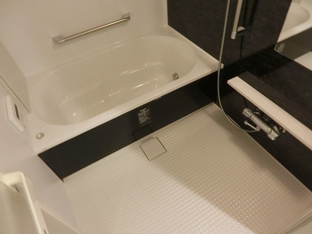 バス・シャワールーム　★浴室乾燥機、追い焚き付き★