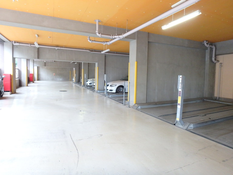 駐車場　駐車場　アクシア鷺沼