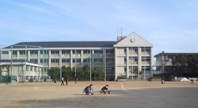 中学校　神戸市立飛松中学校（中学校）まで493m