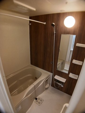 バス・シャワールーム　落ち着いた空間のお風呂です