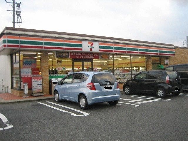 コンビニ　セブンイレブン（コンビニ）まで850m