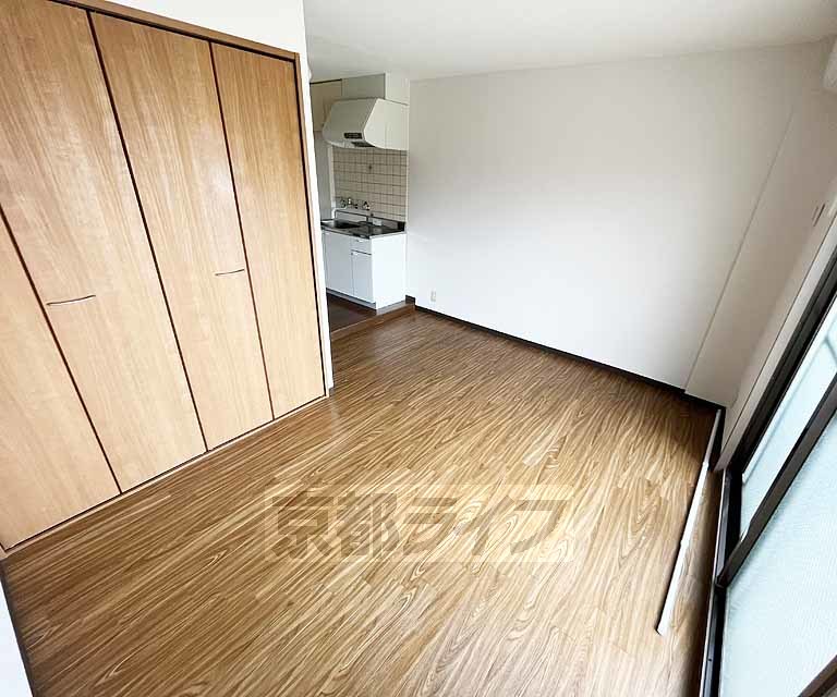 居室・リビング　落ち着いた雰囲気のお部屋です
