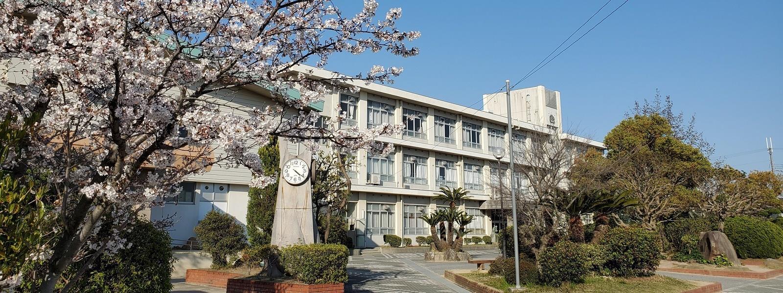 中学校　灘中学校（中学校）まで800m