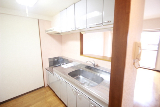 キッチン　他部屋の写真を使用しております。