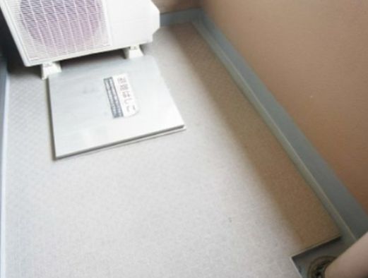 バルコニー　暖かな日差しのふりそそぐバルコニー