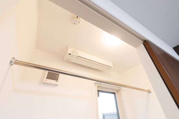 その他設備　サンルームには部屋干しファン完備！
