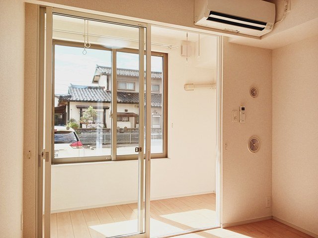 その他部屋・スペース　サンルーム。雨の日や冬でも安心して洗濯物が干せます！