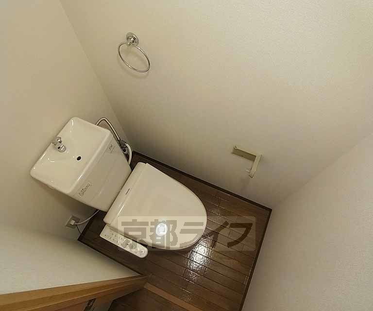 トイレ　ウォシュレットつきのトイレです。