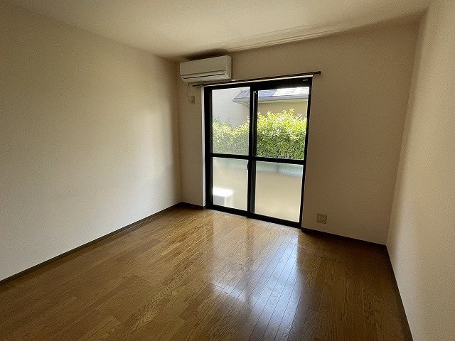 居室・リビング　同マンション別部屋