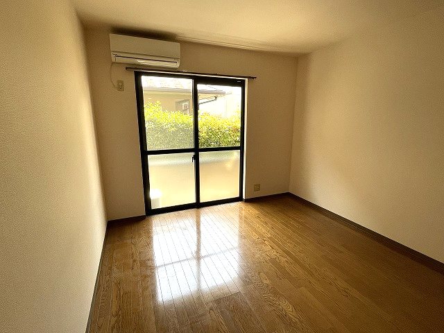 居室・リビング　同マンション別部屋