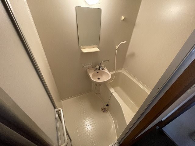 バス・シャワールーム　同マンション別部屋