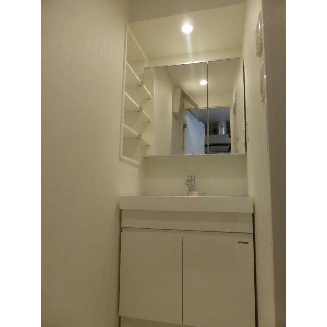 洗面設備　同仕様写真含む