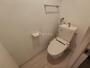 トイレ　嬉しい温水洗浄便座付きのトイレです。