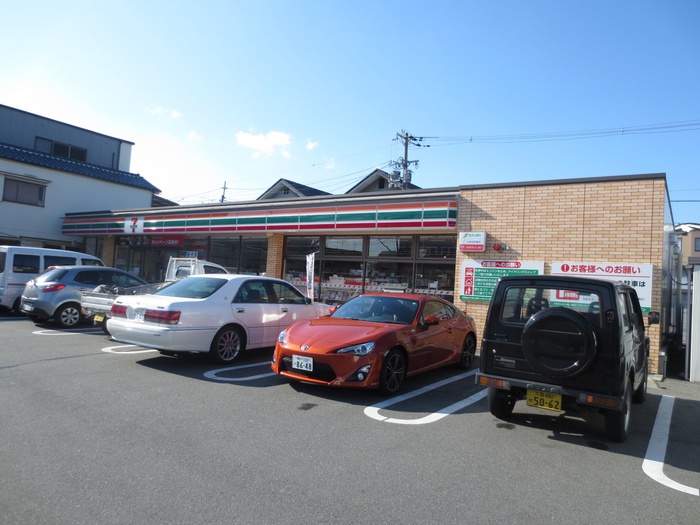 コンビニ　セブンイレブン（コンビニ）まで660m