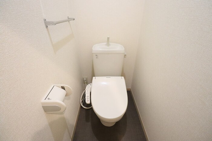 トイレ　温水洗浄暖房便座