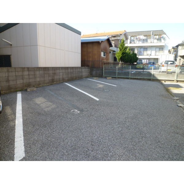 駐車場　近隣空き有