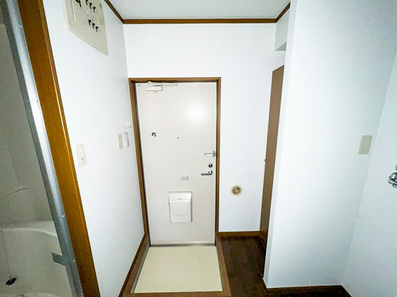 玄関　※別部屋の写真です