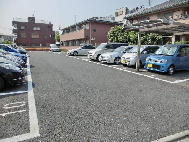 駐車場　敷地内駐車場有