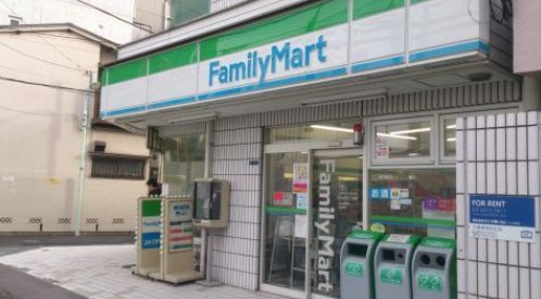 コンビニ　ファミリーマート六本木三丁目店（コンビニ）まで473m