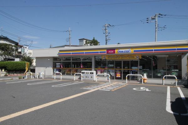 コンビニ　ミニストップ草加青柳3丁目店（コンビニ）まで185m