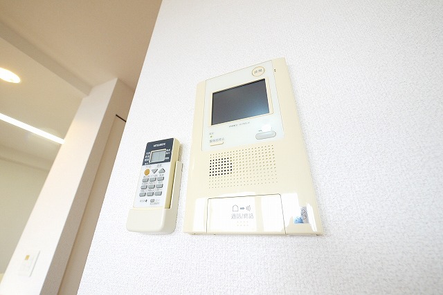 セキュリティ　モニター付きインターホンで安心。