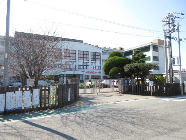 小学校　みなと小学校（小学校）まで500m