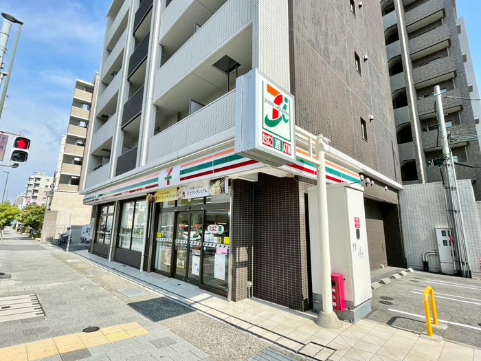 コンビニ　セブンイレブン（コンビニ）まで130m