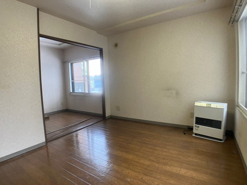 居室・リビング　広くてキレイなお部屋が広がっていて、充実した生活が送れそう。