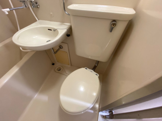 トイレ　こちらはトイレです。清潔感があり、安心して使用できます。