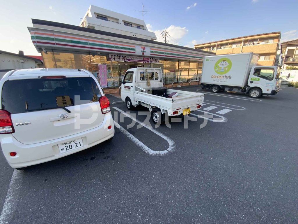 コンビニ　セブンイレブン新松戸5丁目店（コンビニ）まで550m