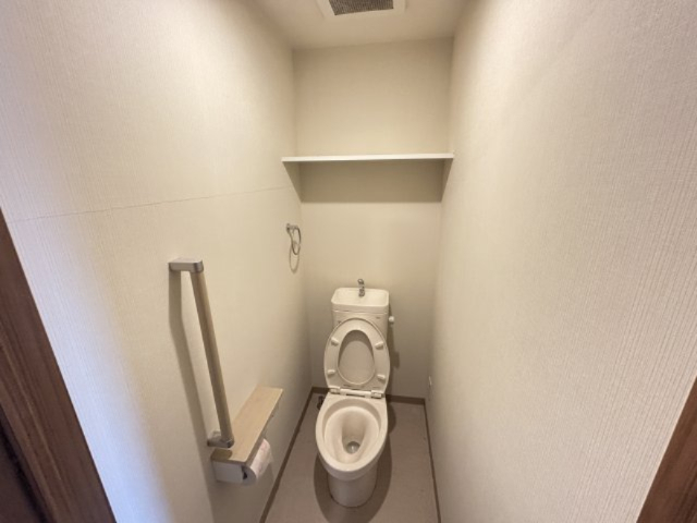 トイレ　※別部屋同間取りのお写真となります。参考にご覧くださいませ。