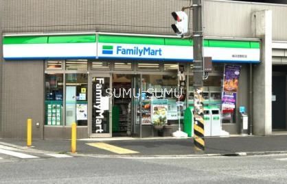 コンビニ　ファミリーマート横浜吉野町駅前店（コンビニ）まで250m