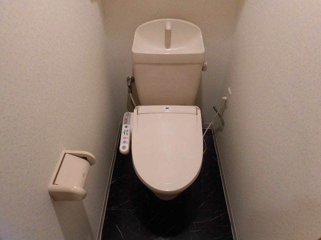 トイレ　ウォシュレット付きのトイレです。