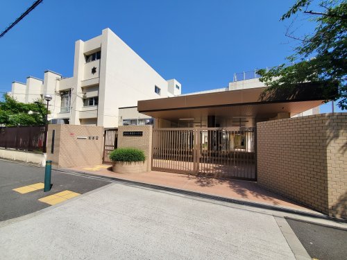 小学校　井高野小学校（小学校）まで748m