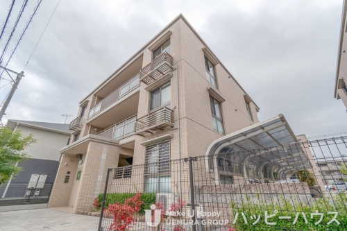 建物外観　豪華なマンションです。オートロックや防犯カメラを完備している
