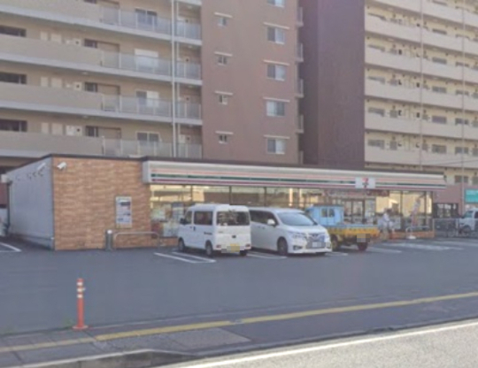 コンビニ　セブンイレブン 横浜鶴見中央5丁目店（コンビニ）まで320m