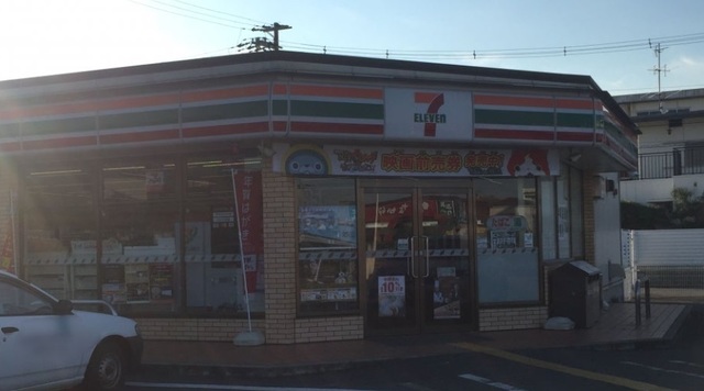 コンビニ　セブンイレブン堺鳳中町8丁店（コンビニ）まで559m