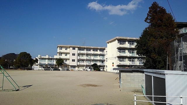 小学校　北九州市立　長尾小学校（小学校）まで450m