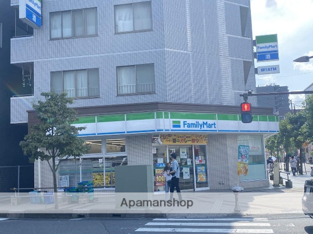 コンビニ　ファミリーマート（コンビニ）まで550m