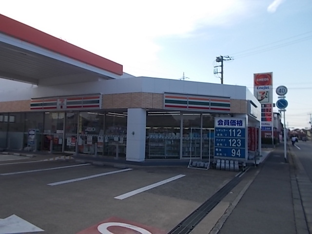 コンビニ　セブンイレブン（コンビニ）まで270m