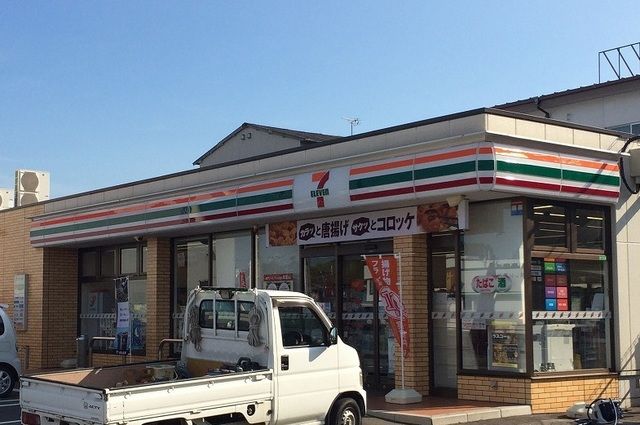 コンビニ　セブンイレブン（コンビニ）まで400m