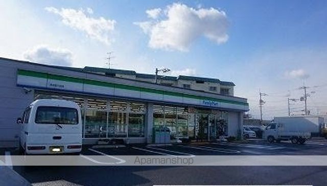 コンビニ　ファミリーマート（コンビニ）まで450m