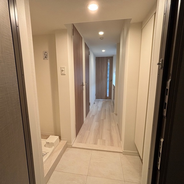 玄関　※写真は同タイプ住戸です。