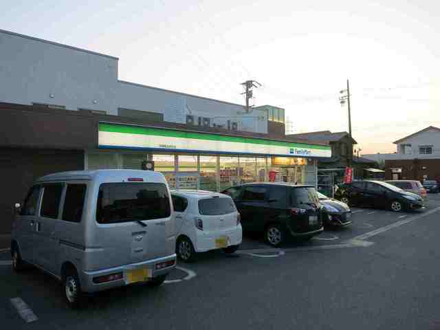 コンビニ　ファミリーマート 岡崎鴨田本町（コンビニ）まで950m