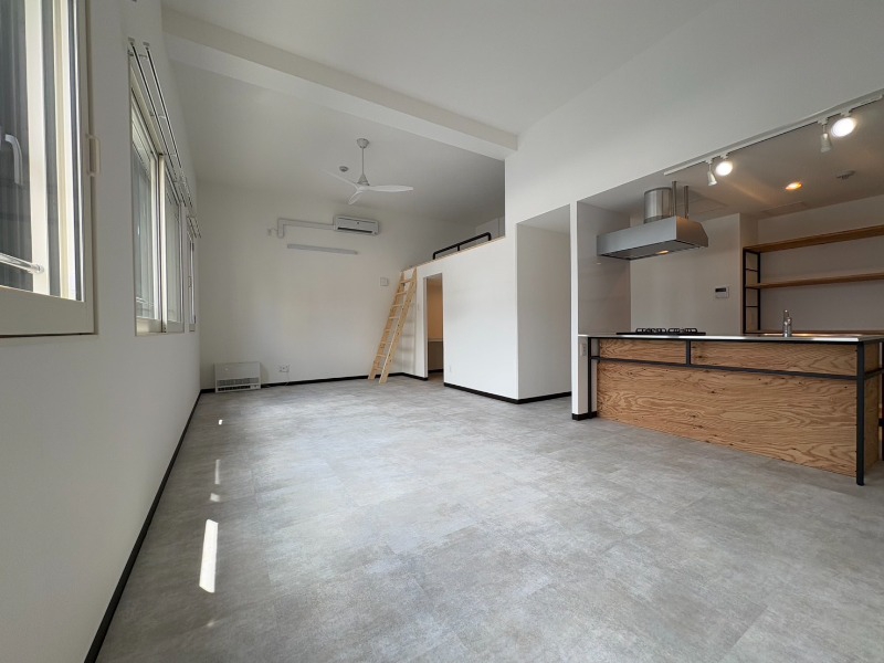 その他部屋・スペース　こちらのお部屋は光が差し込む、温かみのあるお部屋です。