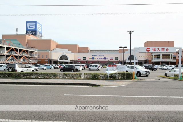 ショッピングセンター　フジグラン北島（ショッピングセンター）まで527m