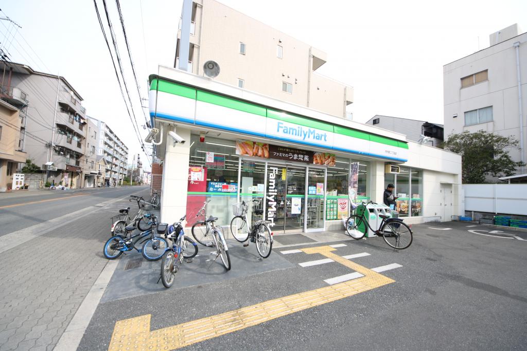 コンビニ　ファミリーマート 内代町二丁目店（コンビニ）まで150m