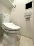 トイレ　落ち着いた色調のトイレです