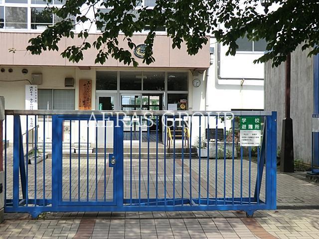 中学校　大田区立糀谷中学校（中学校）まで679m