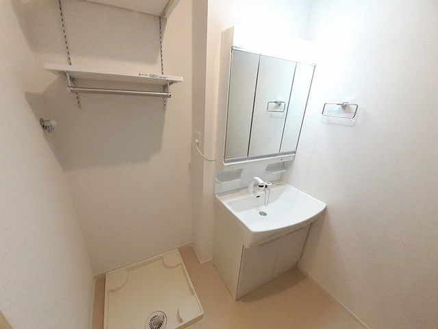 洗面設備　朝の身支度がスムーズな洗髪洗面化粧台